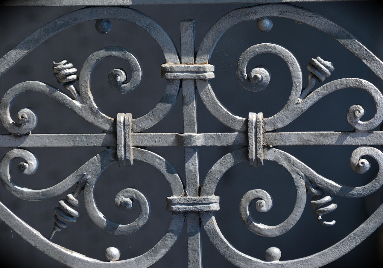 How to Choose a Driveway Gate for a Pearland Home