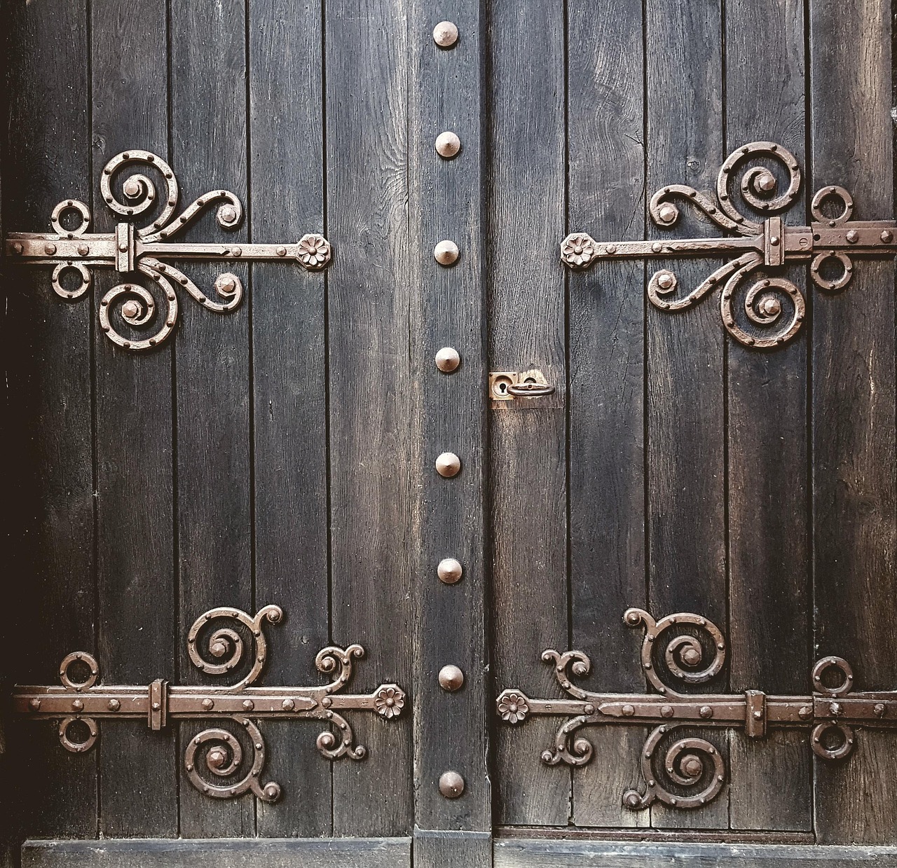 Why a Driveway Gate Stops Closing, and What Usually Fixes It